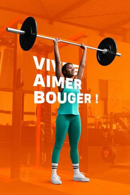 Les femmes en forme adorent s'entraîner à Basic Fit Gym. Son engagement à rester en bonne santé est une véritable source d'inspiration, car elle apprécie manifestement de vivre une vie saine grâce à son parcours d'haltérophile. C'est un excellent exemple d'amour de soi et d'engagement pour un avenir fort et dynamique.