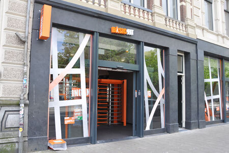 Basic-Fit Amsterdam Stadhouderskade Voorkant van de sportschool in Amsterdam, Stadhouderskade